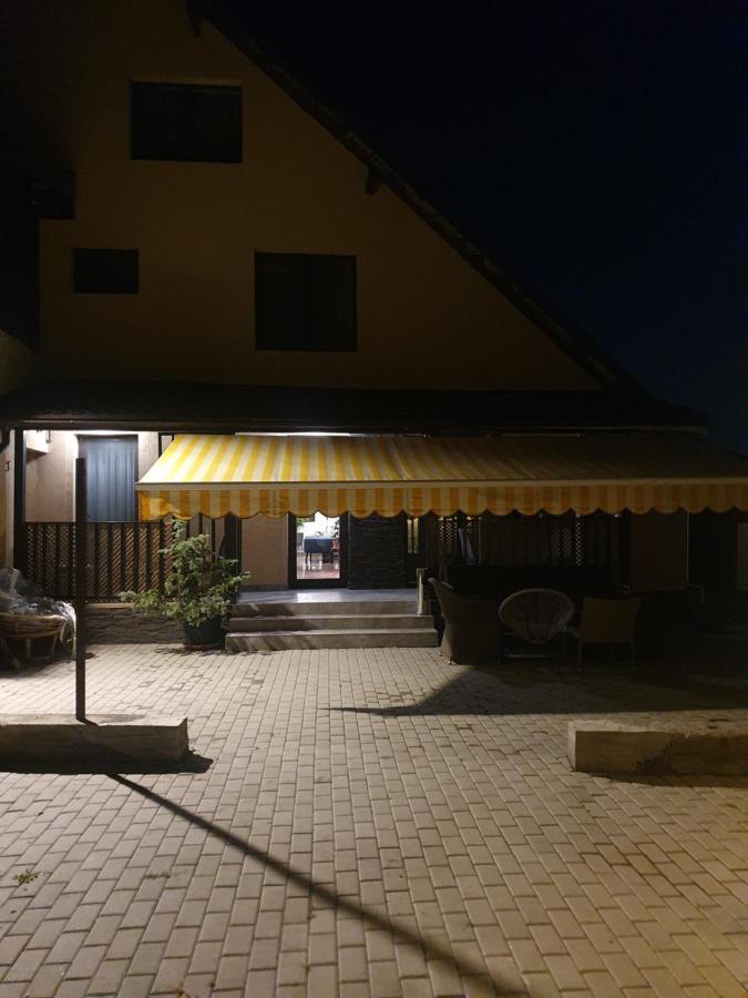 Pensiunea Relax Куртя-де-Арджеш Экстерьер фото